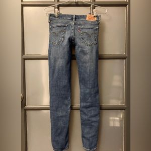 Women’s Levi 711 skinny jeans  Size 25.
